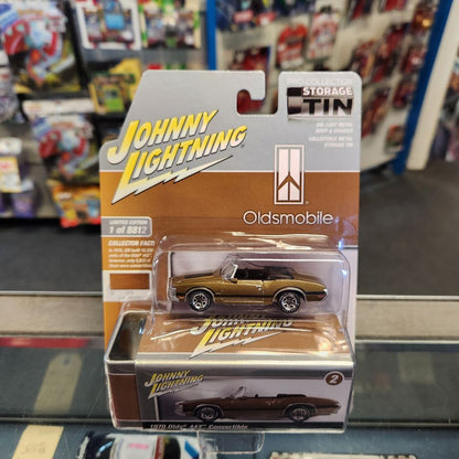 Johnny Lightning - 2023 Collector Tin R1 Vers. A - 1970 Olds 442 Convertible - Burnished Gold
