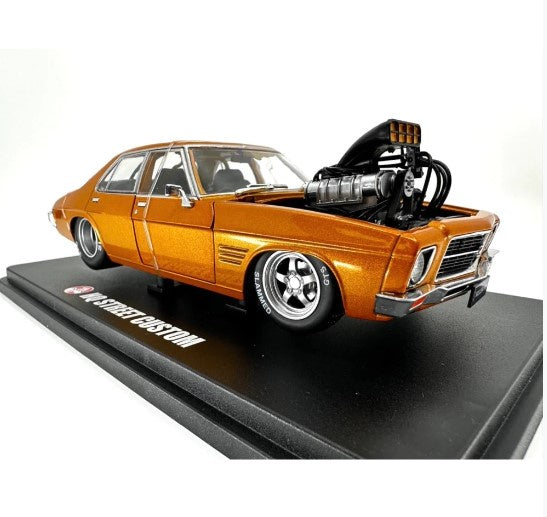 DDA - Gold Blown Slammed HQ 4 Door Fully Detailed Opening Doors, Bonnet And Boot - 1:24 Scale