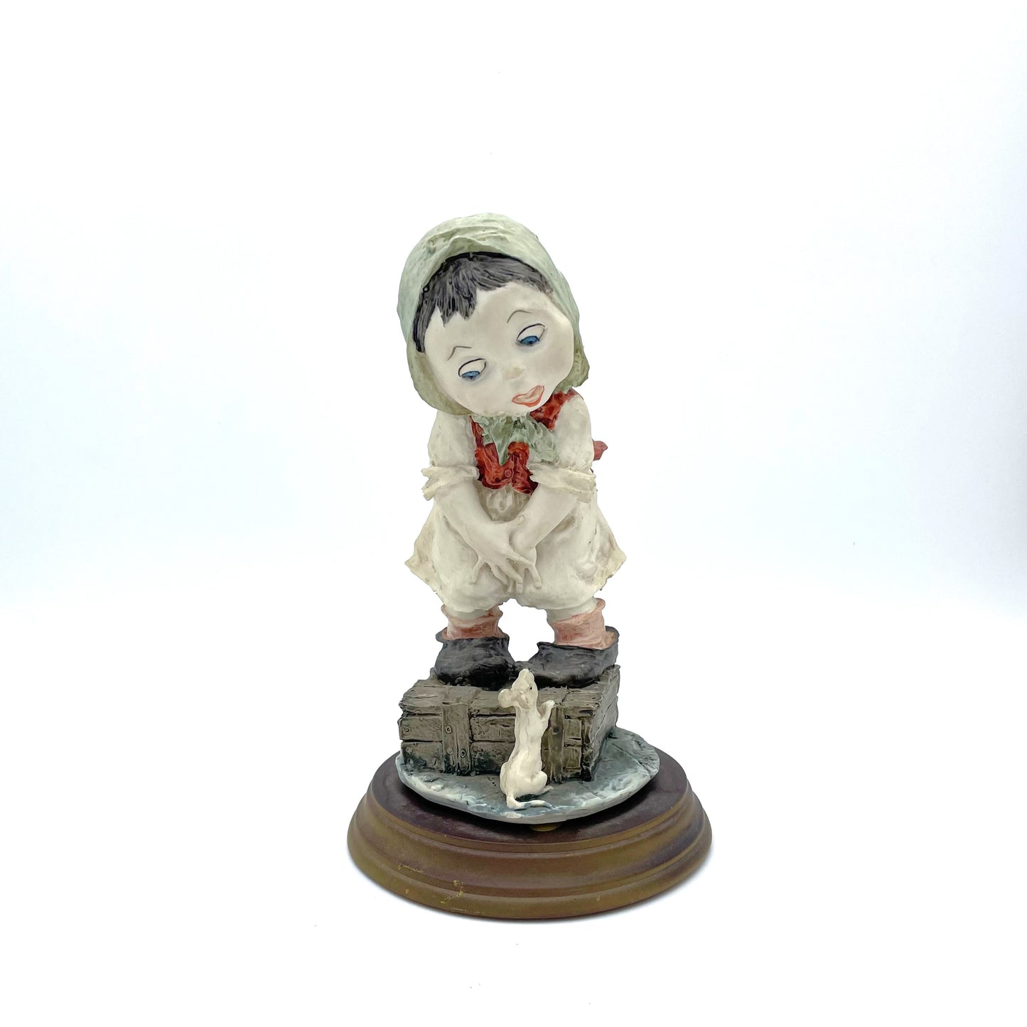 Gulliver's World Girl Afraid of Mouse Figurine - 21cm