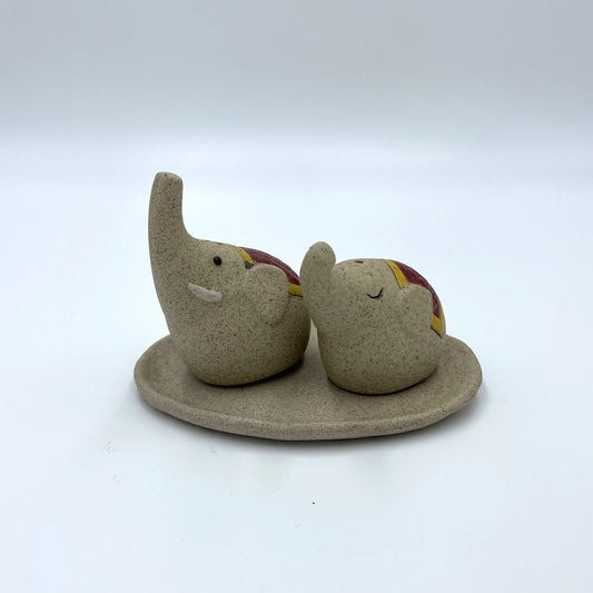 Pottery Elephant Salt & Pepper on Tray