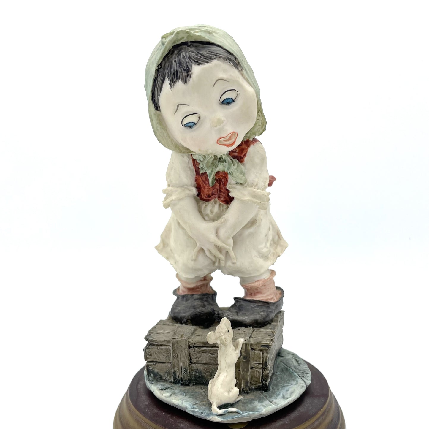 Gulliver's World Girl Afraid of Mouse Figurine - 21cm
